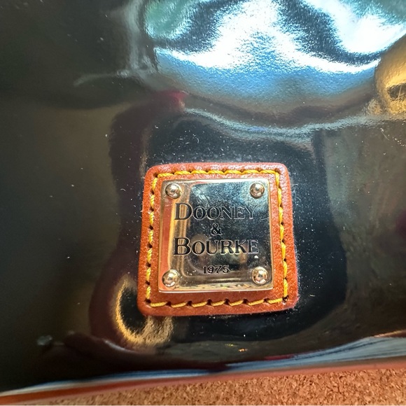 DOONEY AND BOURKE VINTAGE BLACK PATENT LEATHER CARD POUCH - Picture 2 of 10